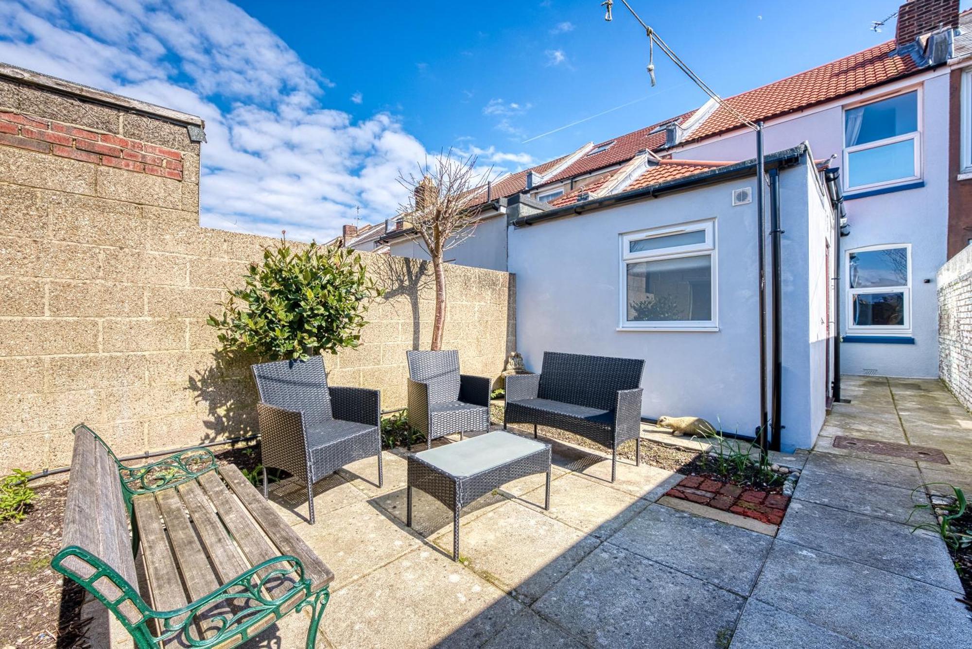 2 Bedrooms Modern, Stunning & Stylish Contractor House, Prime Portsmouth Location With Free Parking Permit, Summer Special Offer!! - By Blue Puffin Stays Ngoại thất bức ảnh