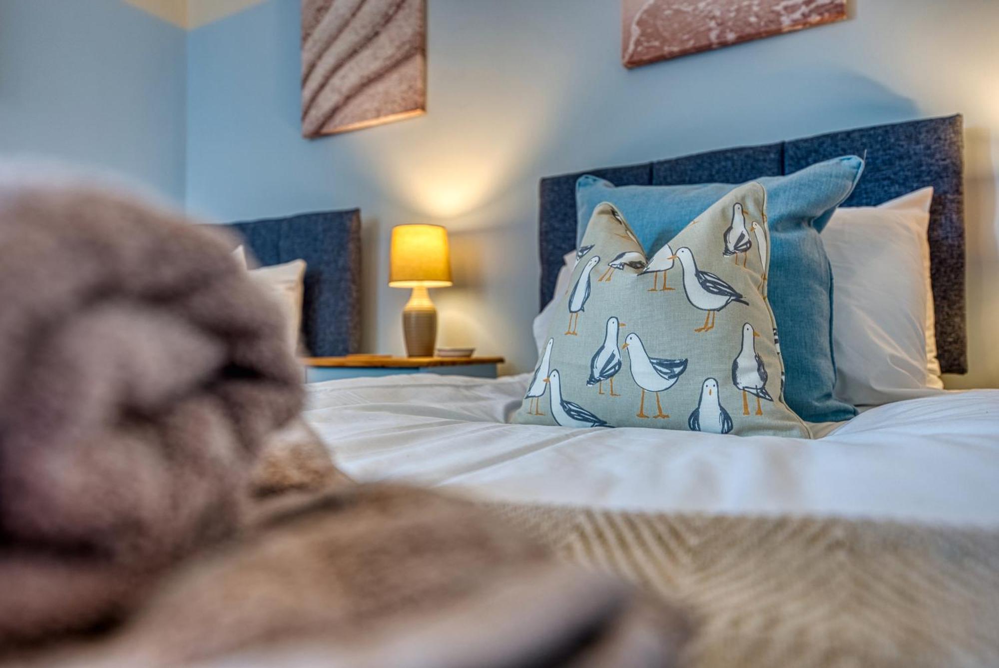 2 Bedrooms Modern, Stunning & Stylish Contractor House, Prime Portsmouth Location With Free Parking Permit, Summer Special Offer!! - By Blue Puffin Stays Ngoại thất bức ảnh